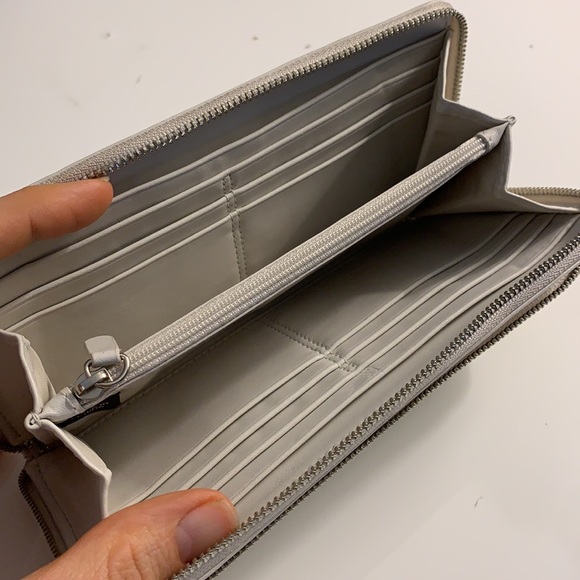 Coach Authentic Double Zip Genuine Leather Wallet in Color White - Picture 6 of 13